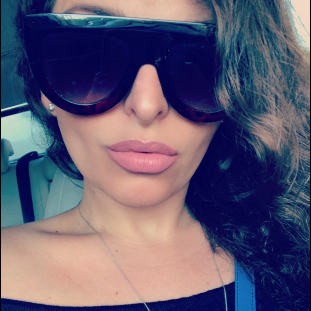 Meet your Posher, Ella